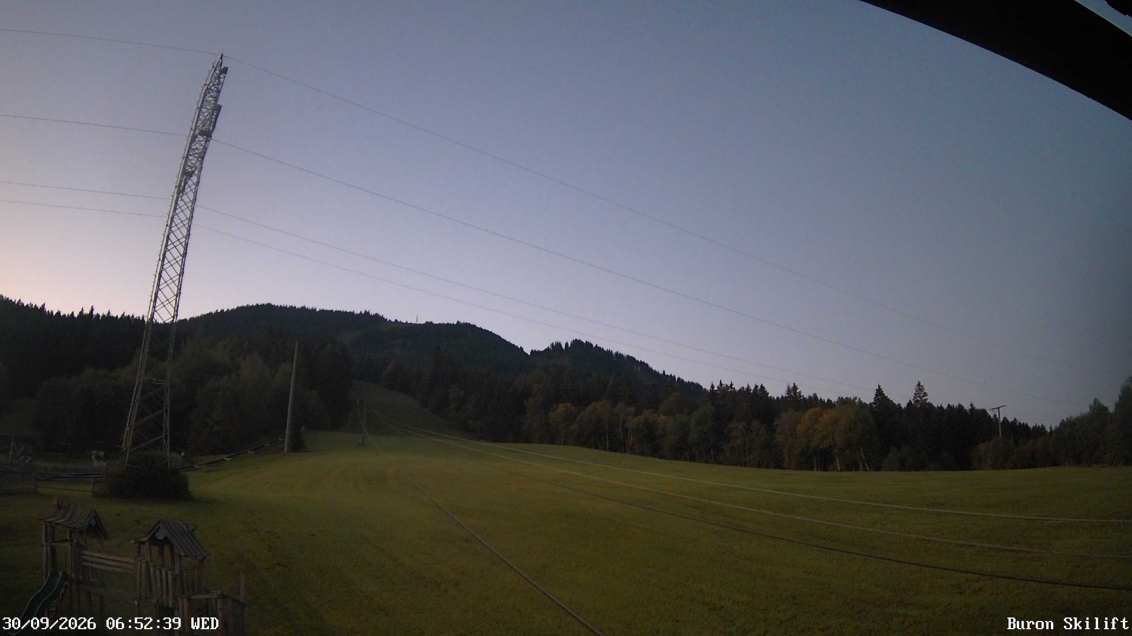 Archiv Foto Webcam Blick von der Talstation des Schlepplifts Buron auf den Lift und die Piste
