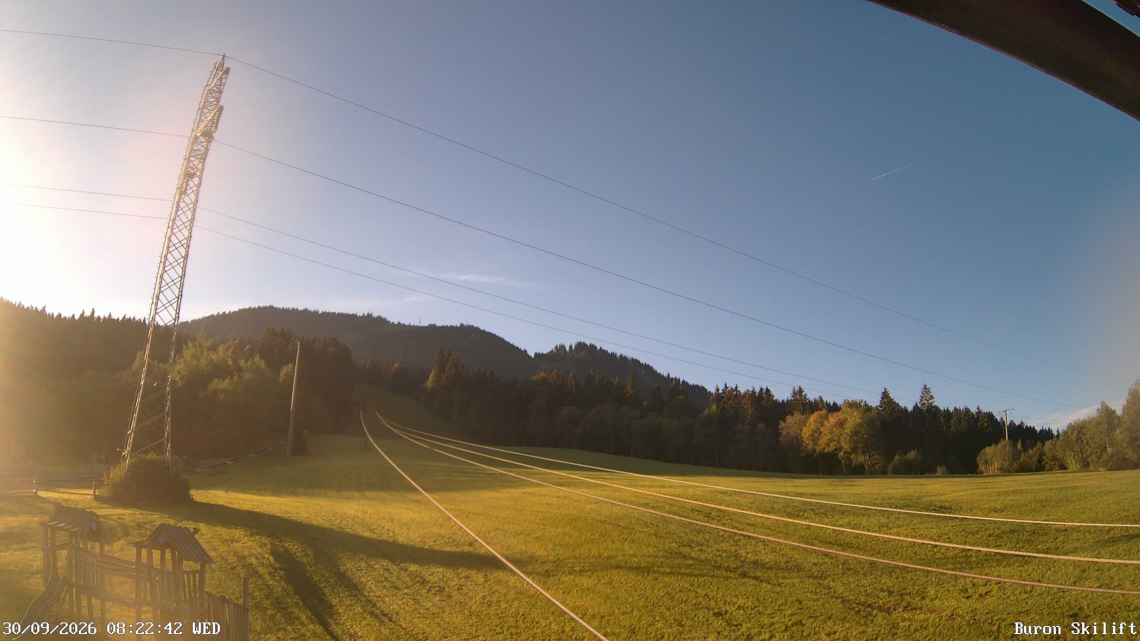 Archiv Foto Webcam Blick von der Talstation des Schlepplifts Buron auf den Lift und die Piste