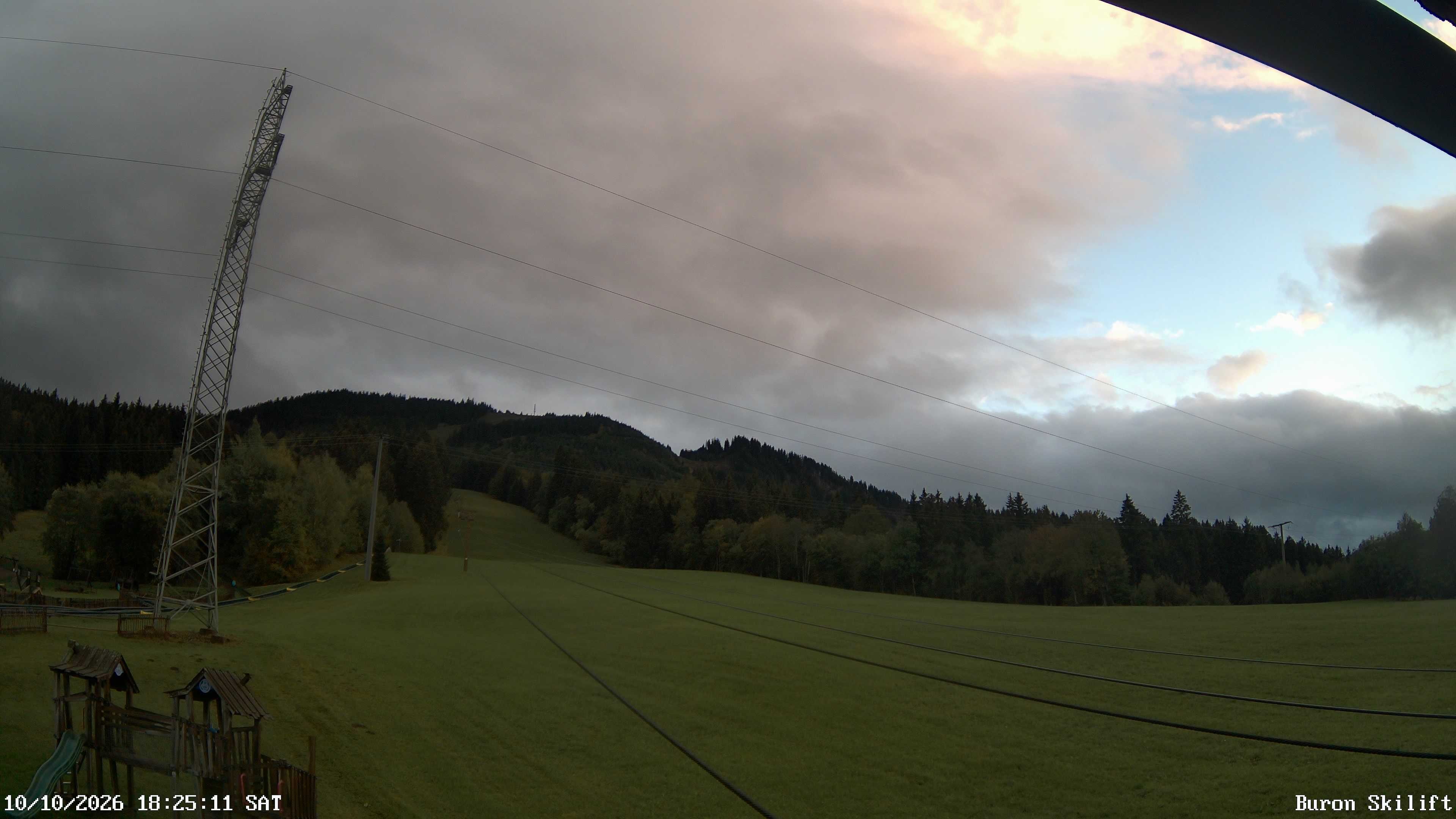 Archived image Webcam Enjoy the panoama view of the ski trail and lift in Buron