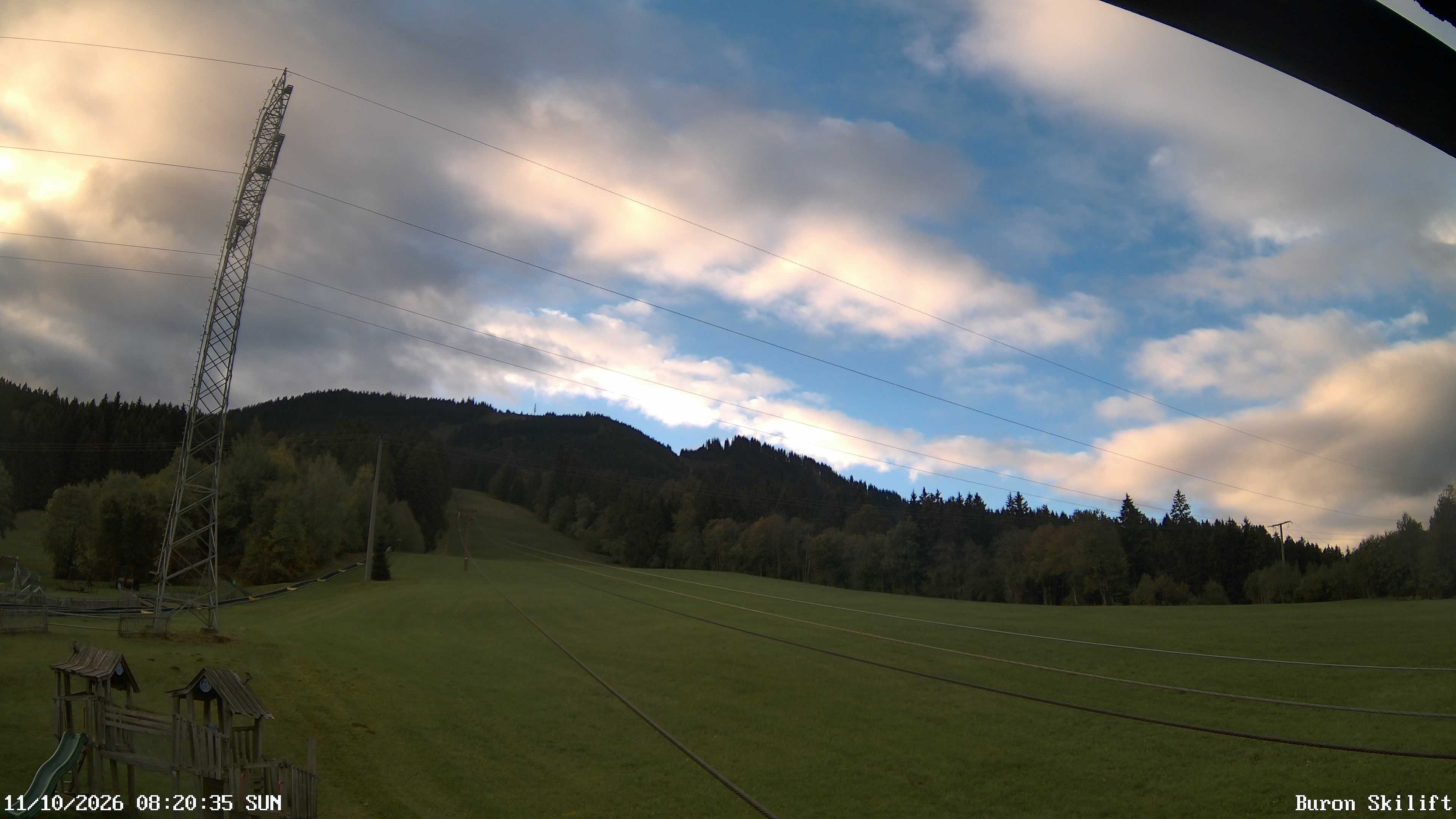 Archived image Webcam Enjoy the panoama view of the ski trail and lift in Buron