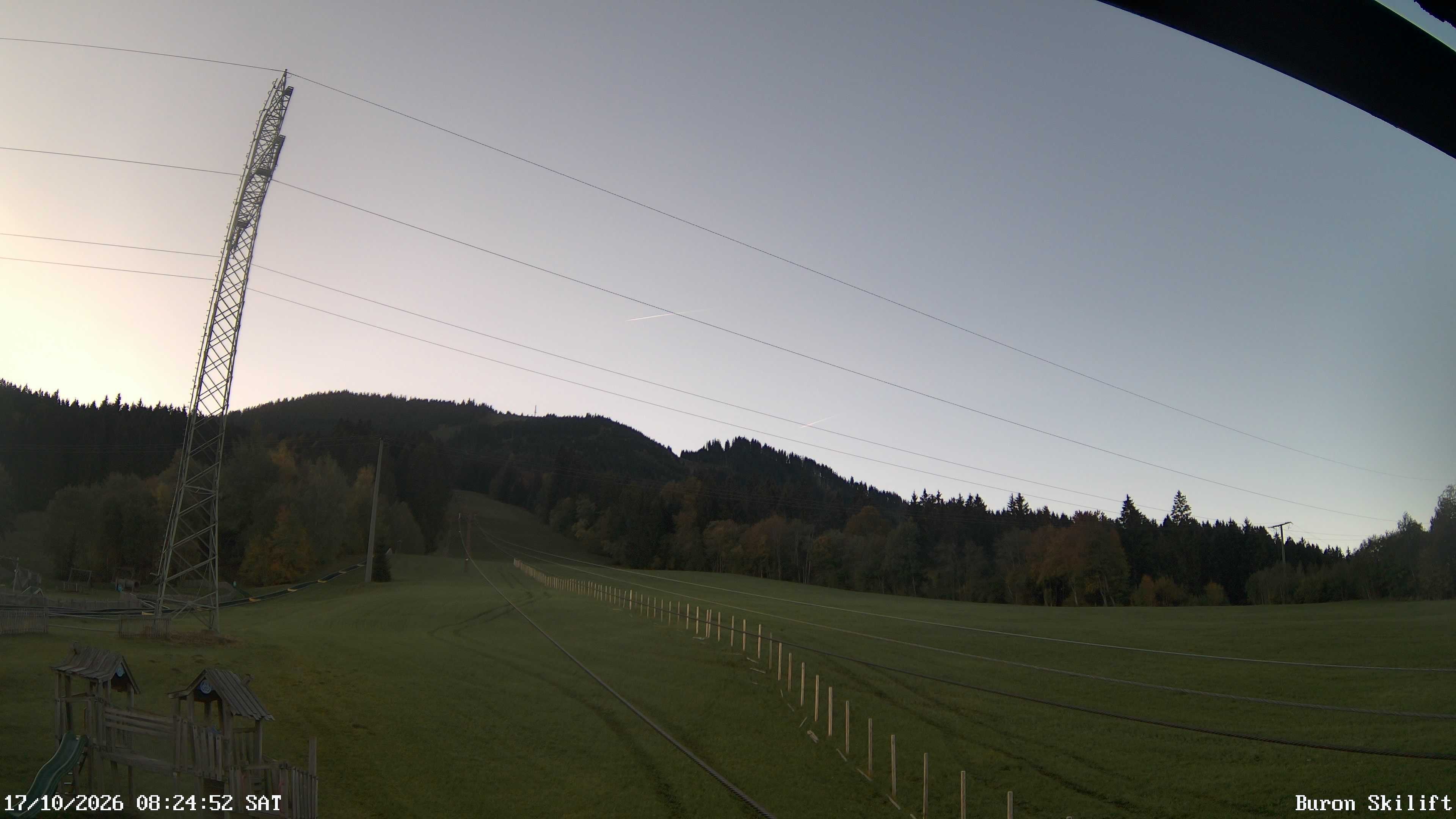 Archiv Foto Webcam Blick von der Talstation des Schlepplifts Buron auf den Lift und die Piste