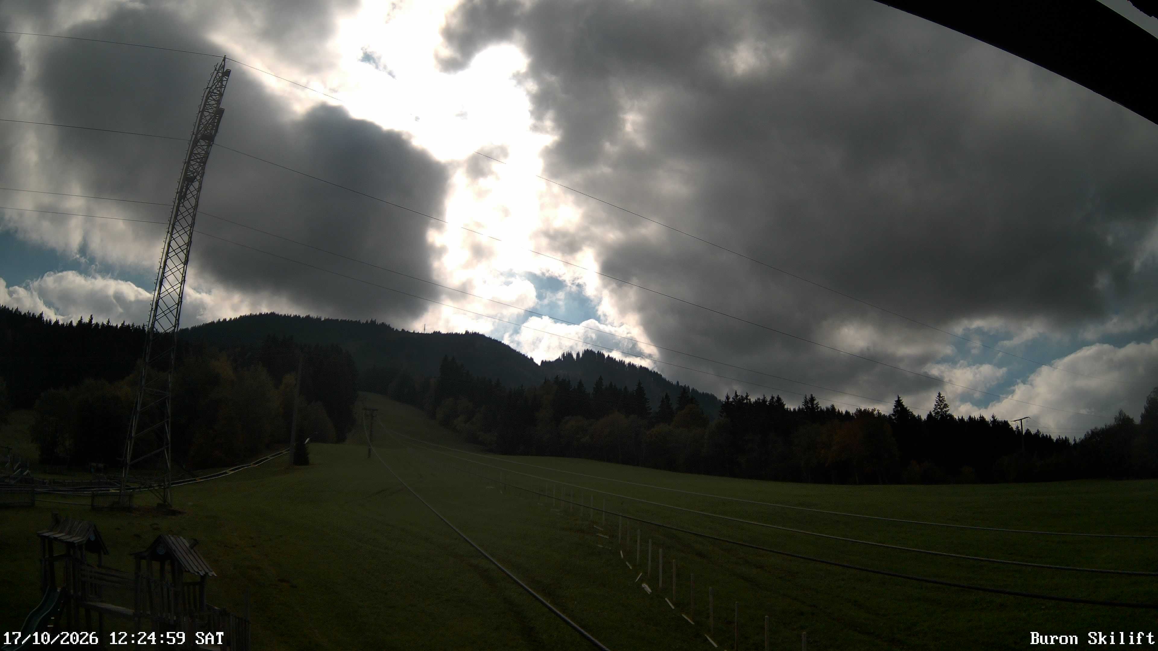 Archiv Foto Webcam Blick von der Talstation des Schlepplifts Buron auf den Lift und die Piste