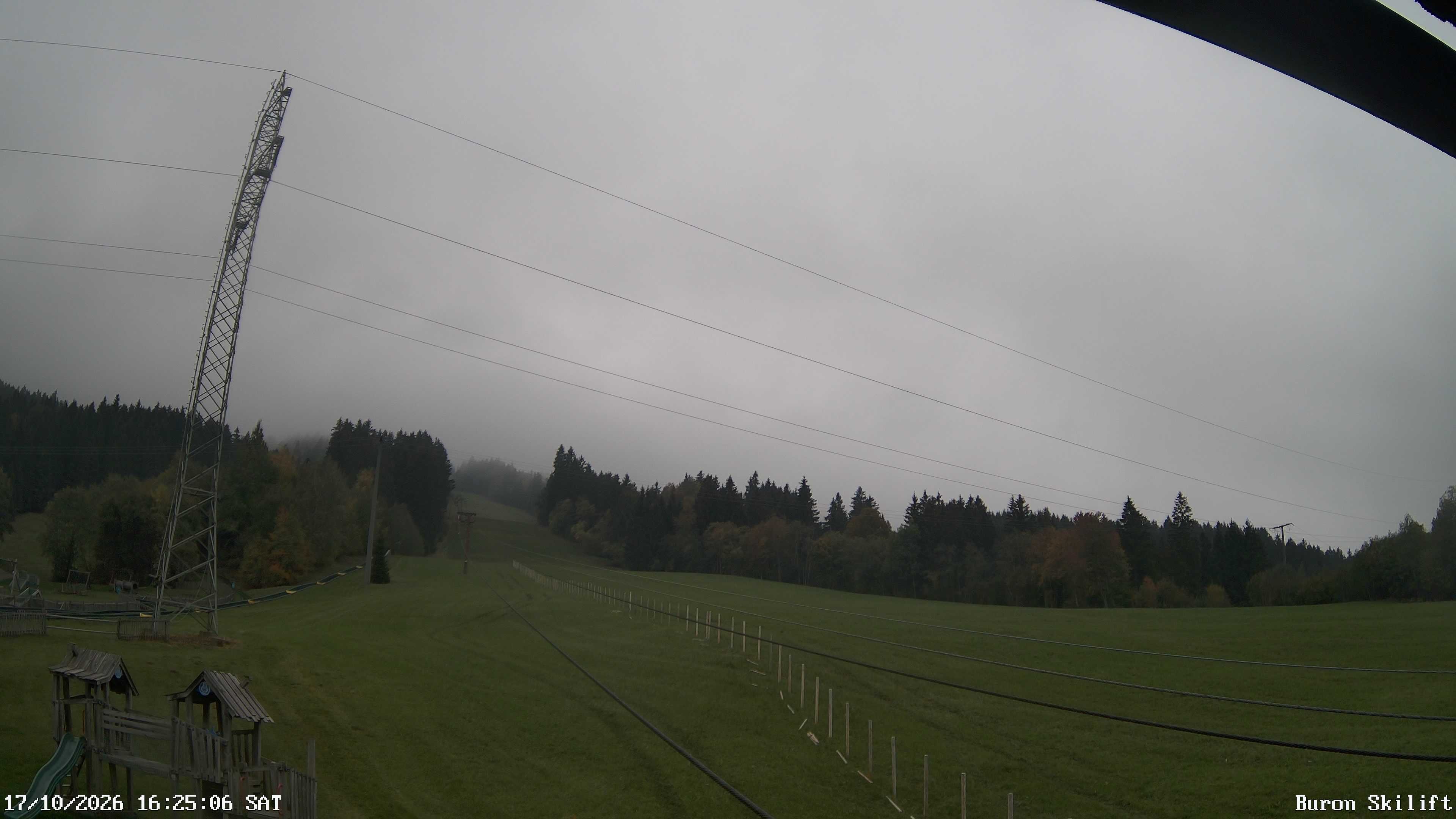 Archiv Foto Webcam Blick von der Talstation des Schlepplifts Buron auf den Lift und die Piste