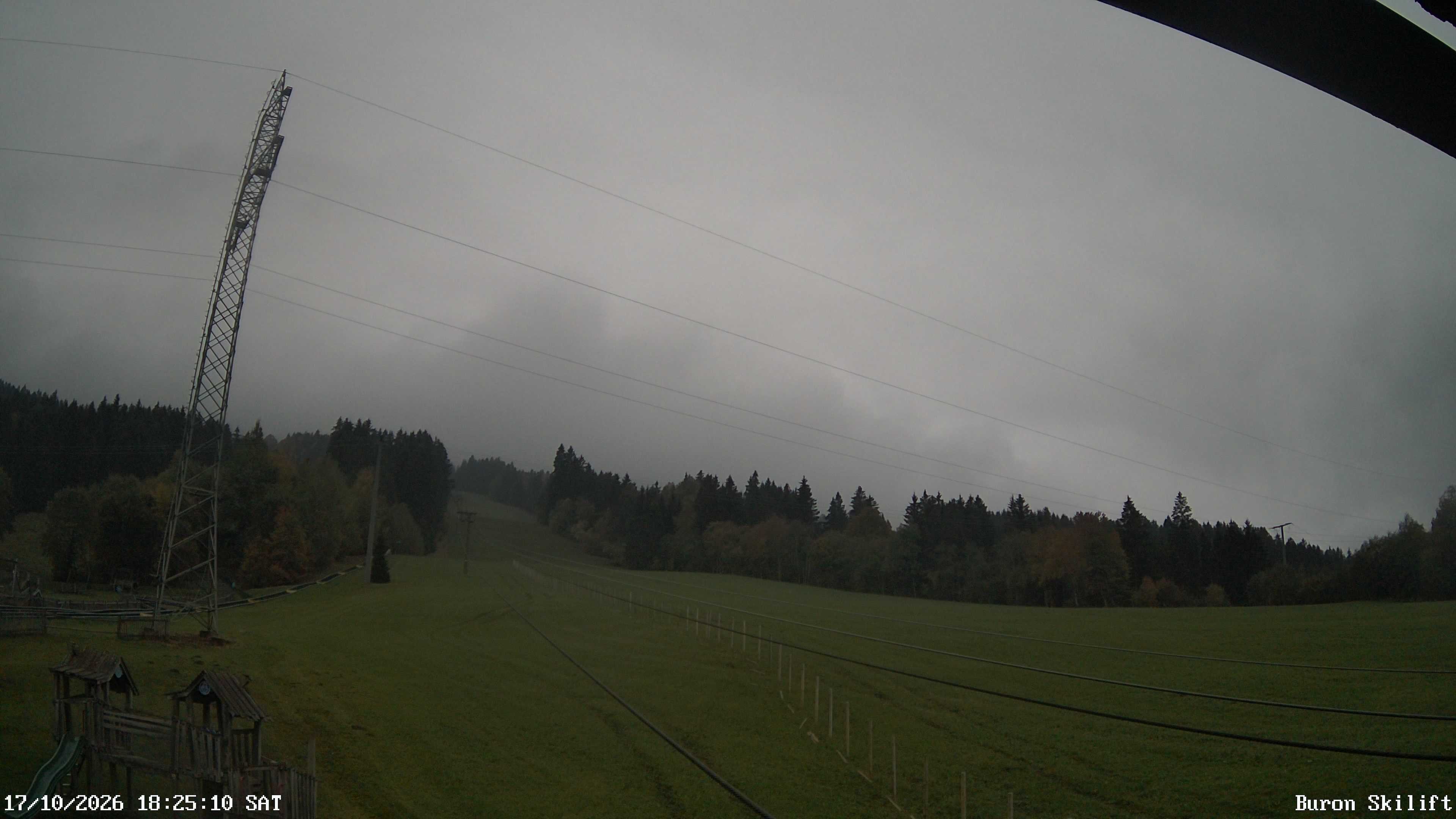 Archiv Foto Webcam Blick von der Talstation des Schlepplifts Buron auf den Lift und die Piste