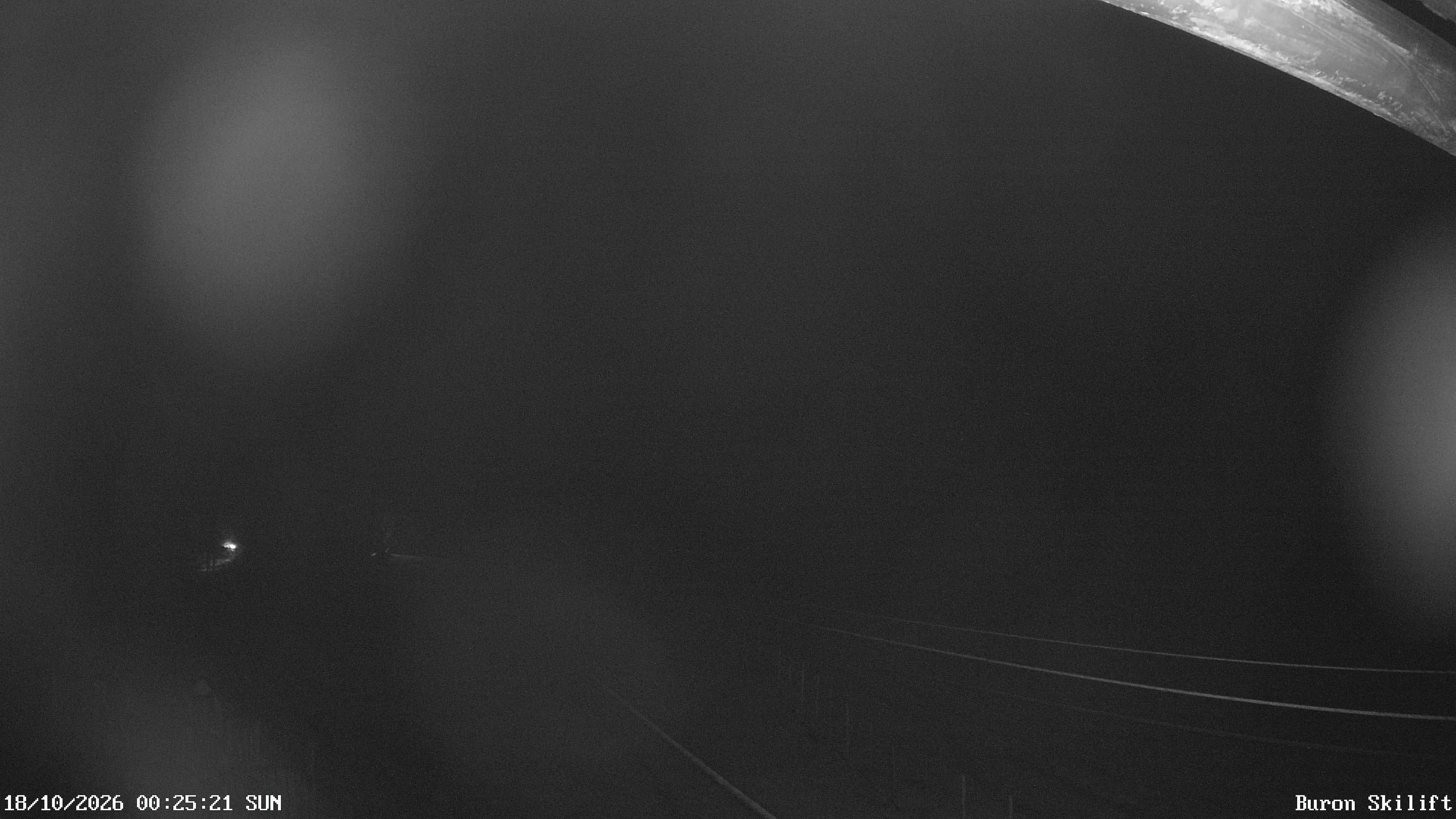 Archiv Foto Webcam Blick von der Talstation des Schlepplifts Buron auf den Lift und die Piste
