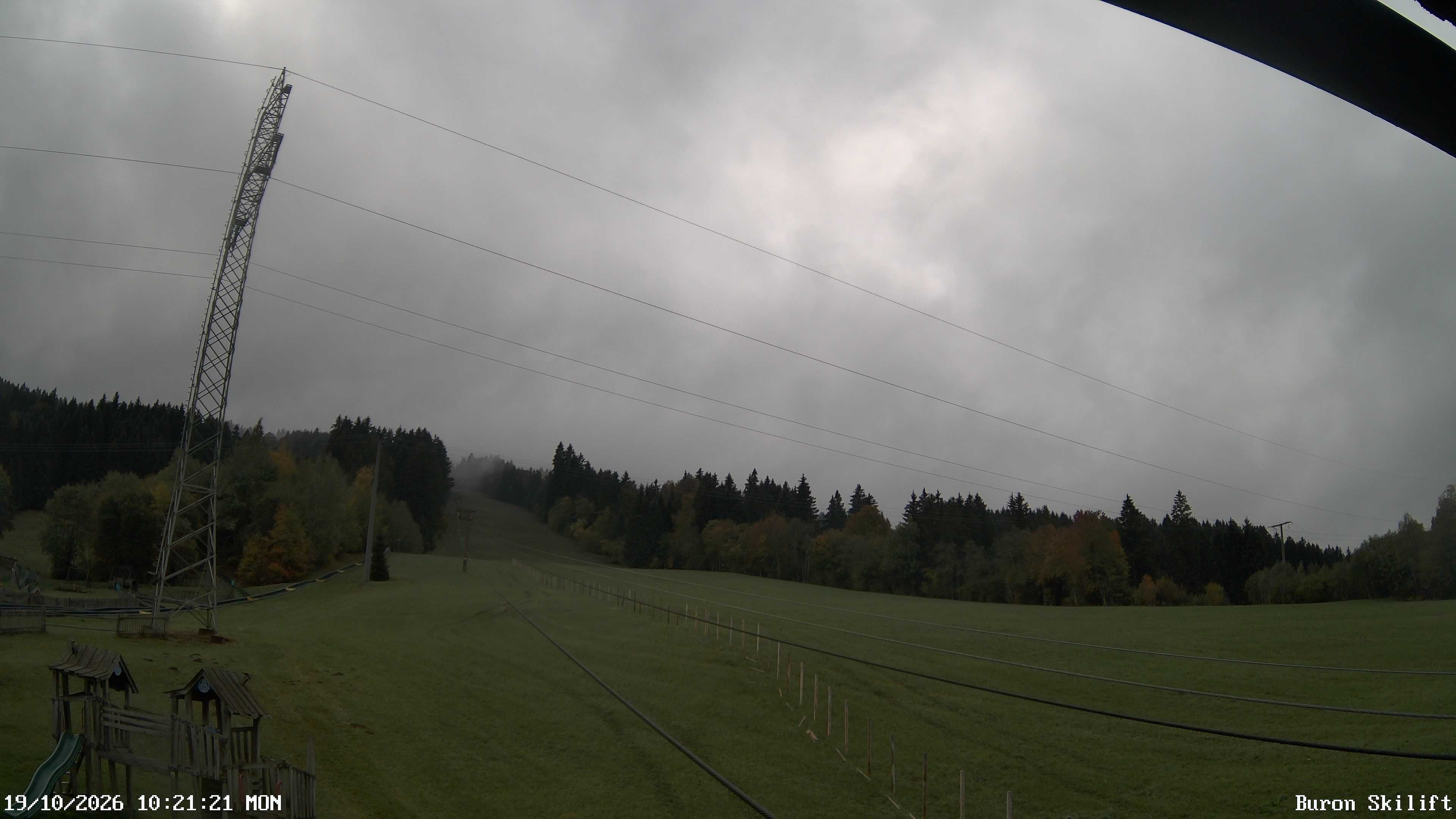 Archiv Foto Webcam Blick von der Talstation des Schlepplifts Buron auf den Lift und die Piste