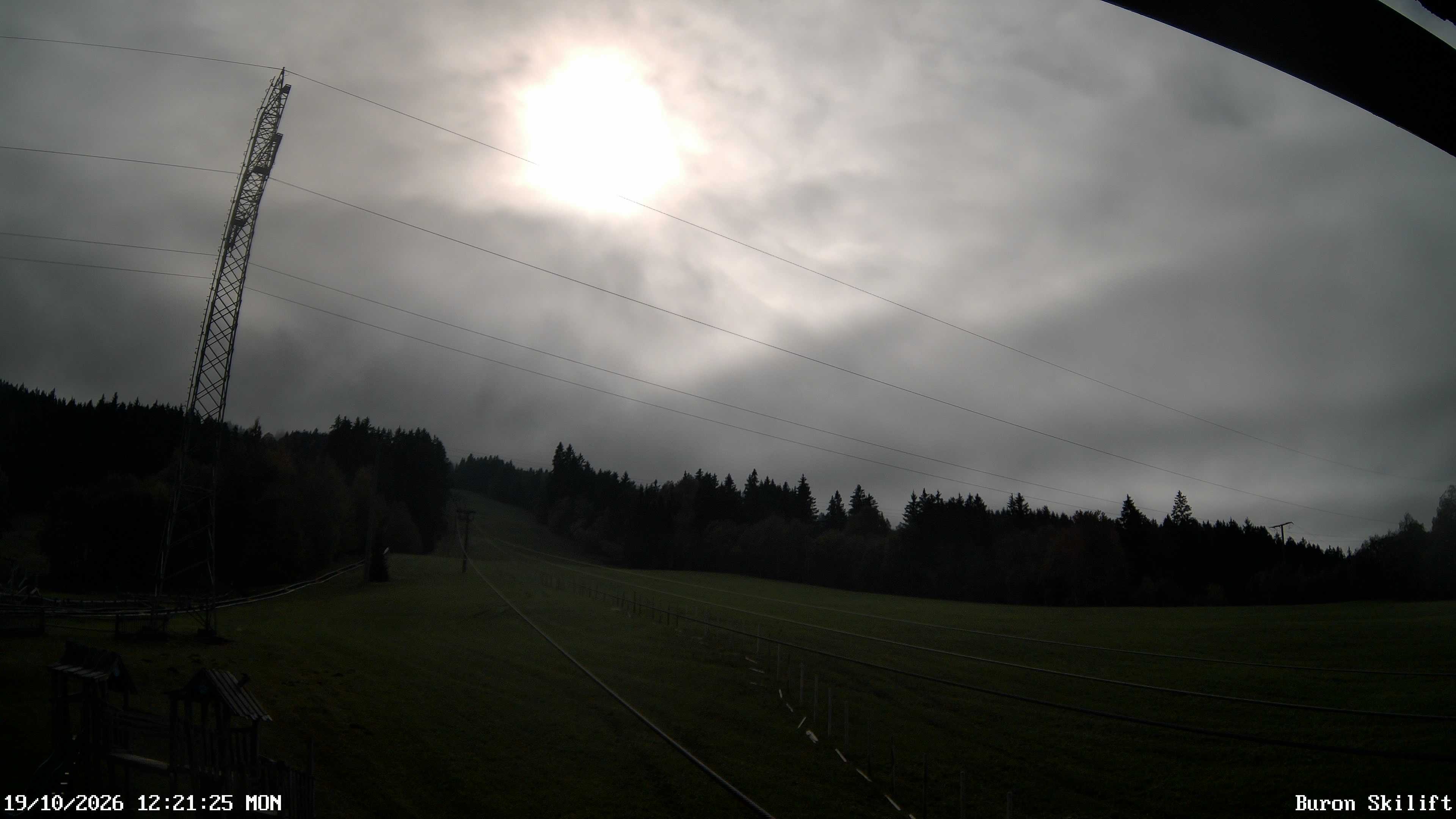 Archiv Foto Webcam Blick von der Talstation des Schlepplifts Buron auf den Lift und die Piste