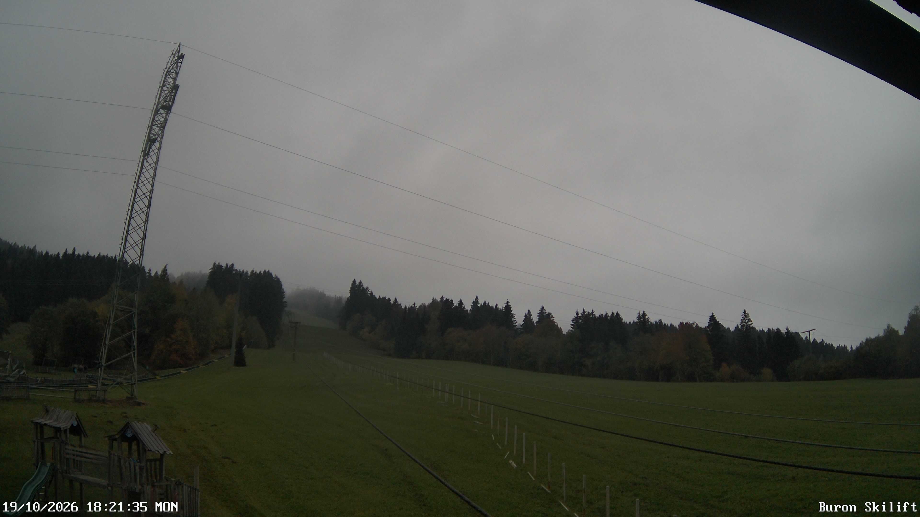 Archiv Foto Webcam Blick von der Talstation des Schlepplifts Buron auf den Lift und die Piste