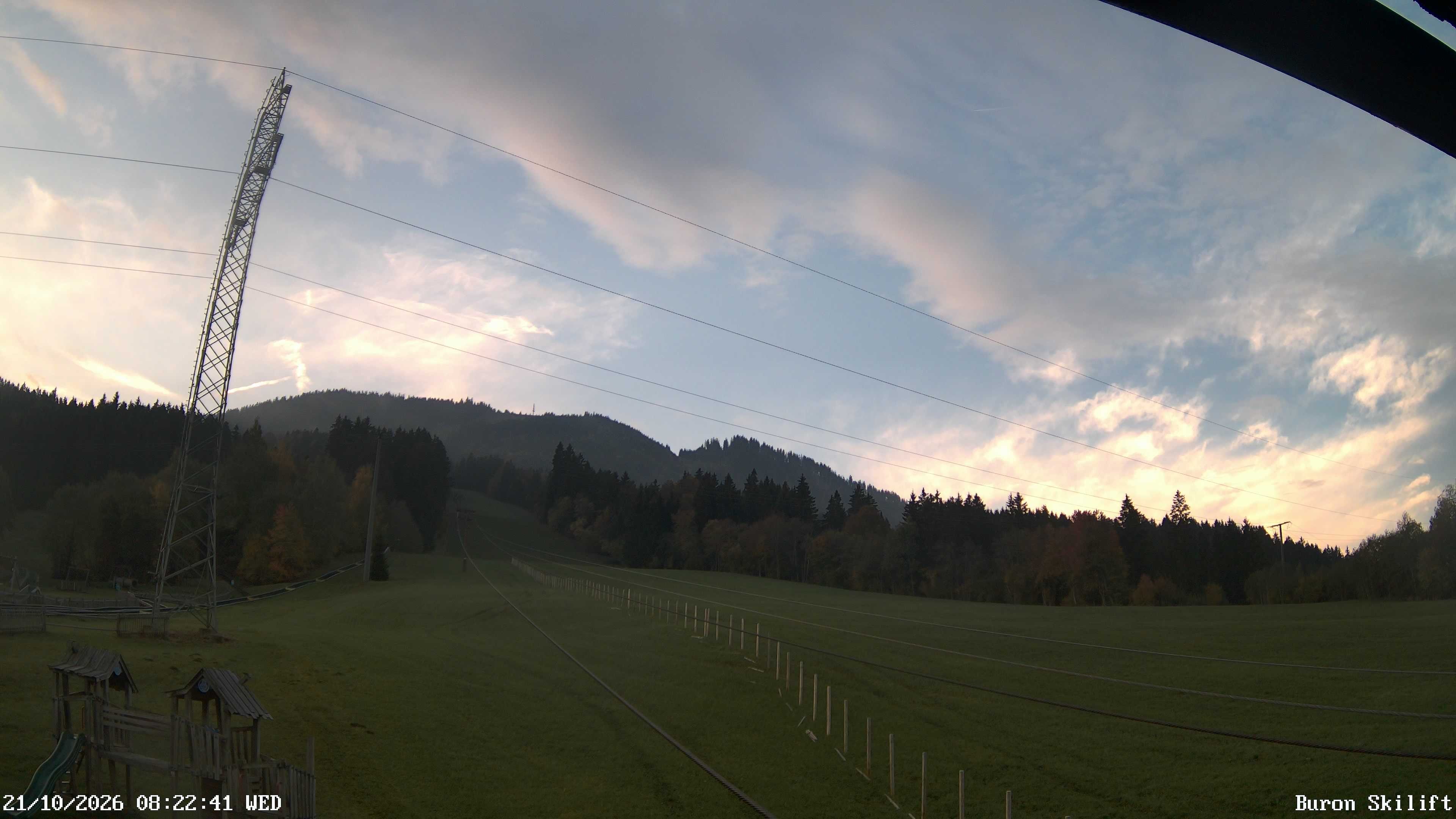 Archiv Foto Webcam Blick von der Talstation des Schlepplifts Buron auf den Lift und die Piste