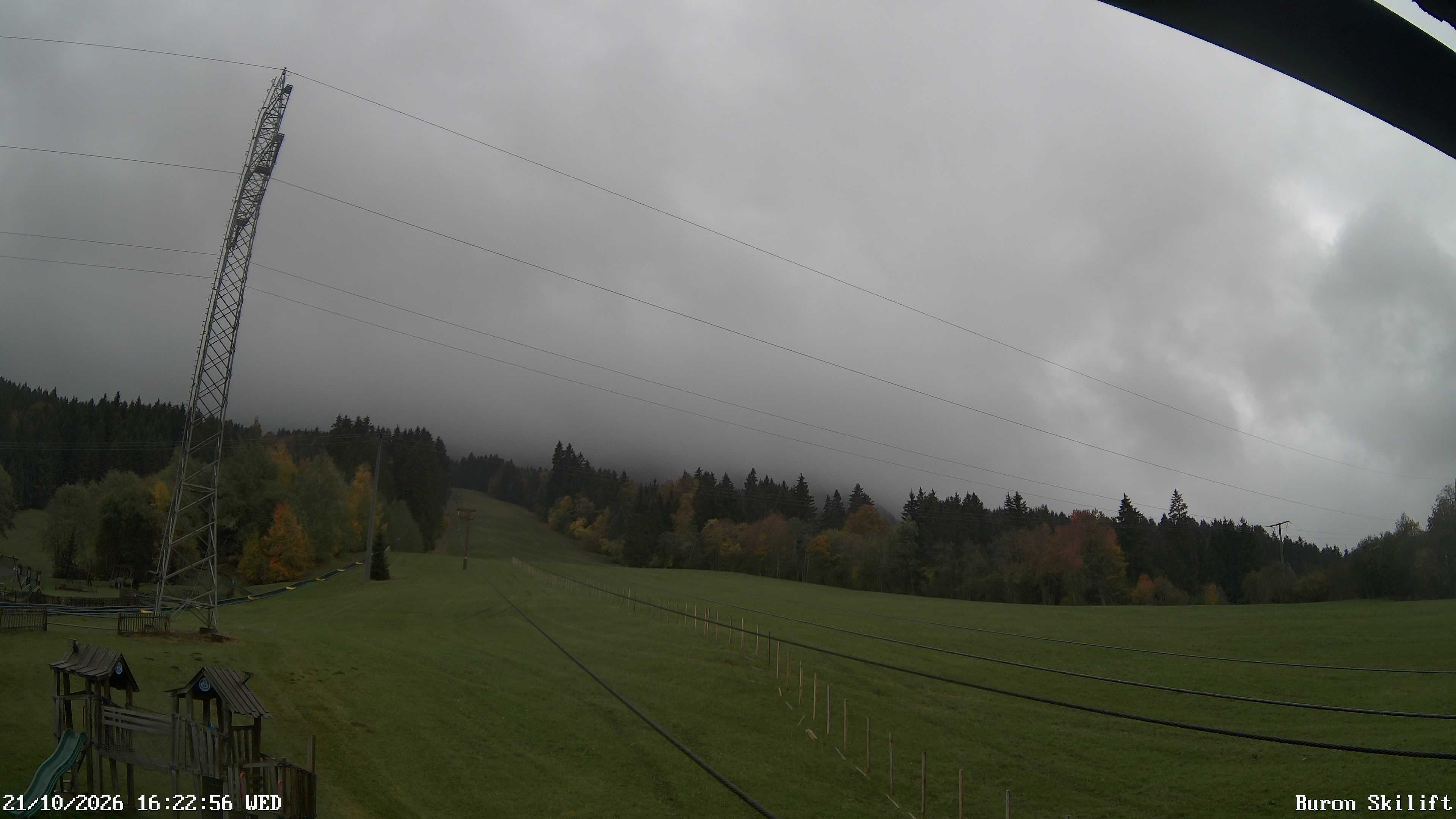 Archiv Foto Webcam Blick von der Talstation des Schlepplifts Buron auf den Lift und die Piste