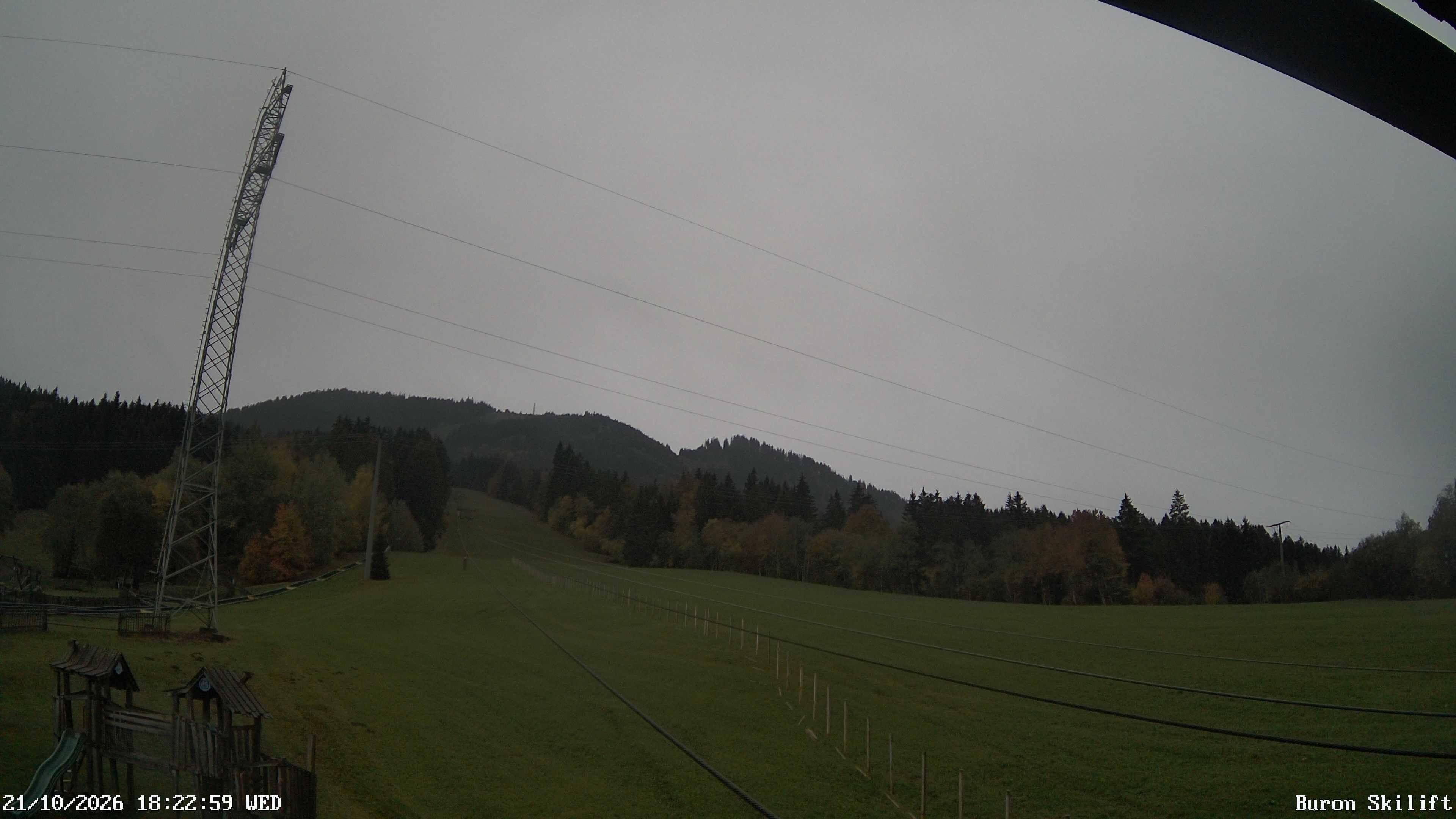 Archiv Foto Webcam Blick von der Talstation des Schlepplifts Buron auf den Lift und die Piste