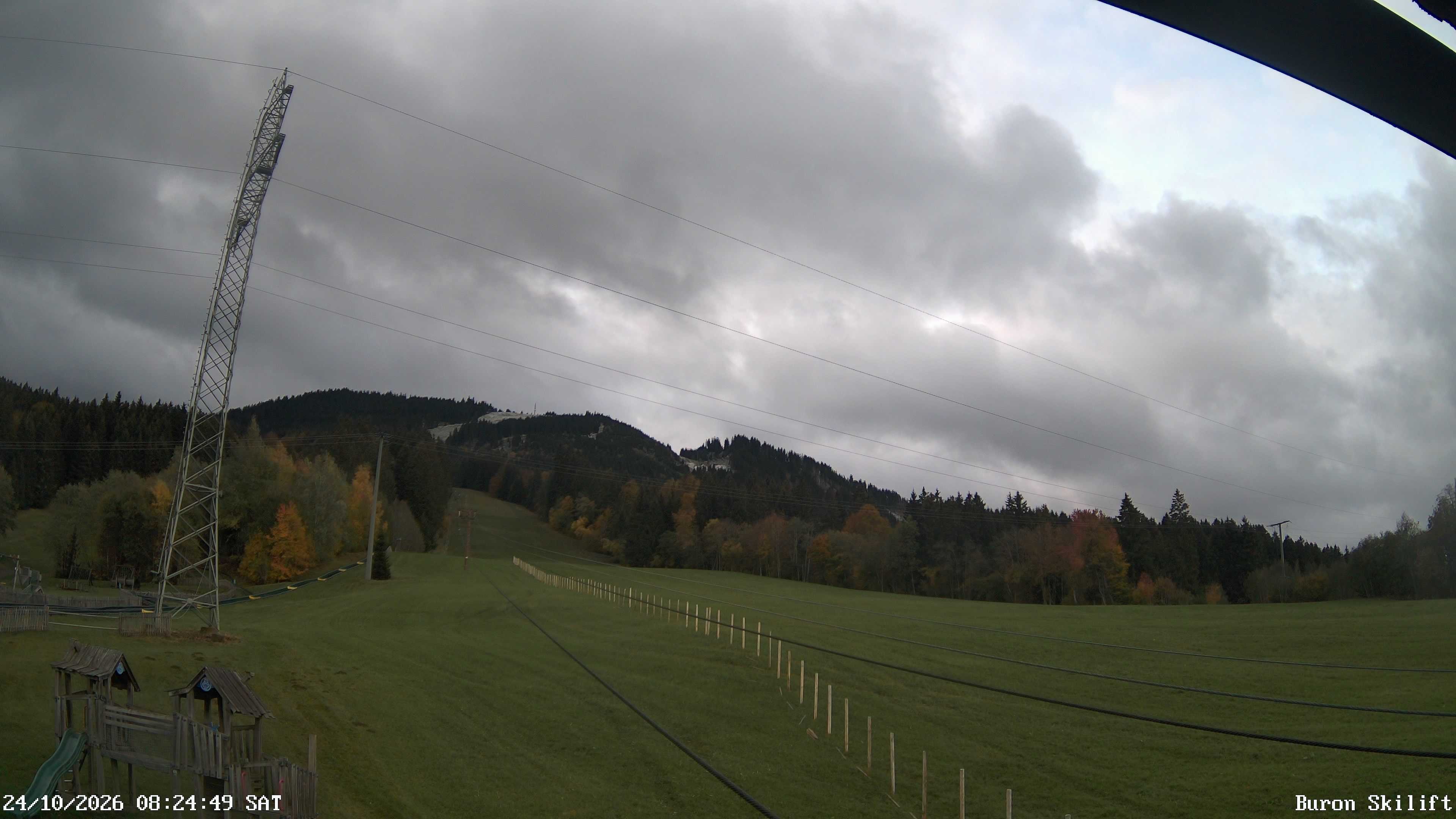 Archiv Foto Webcam Blick von der Talstation des Schlepplifts Buron auf den Lift und die Piste