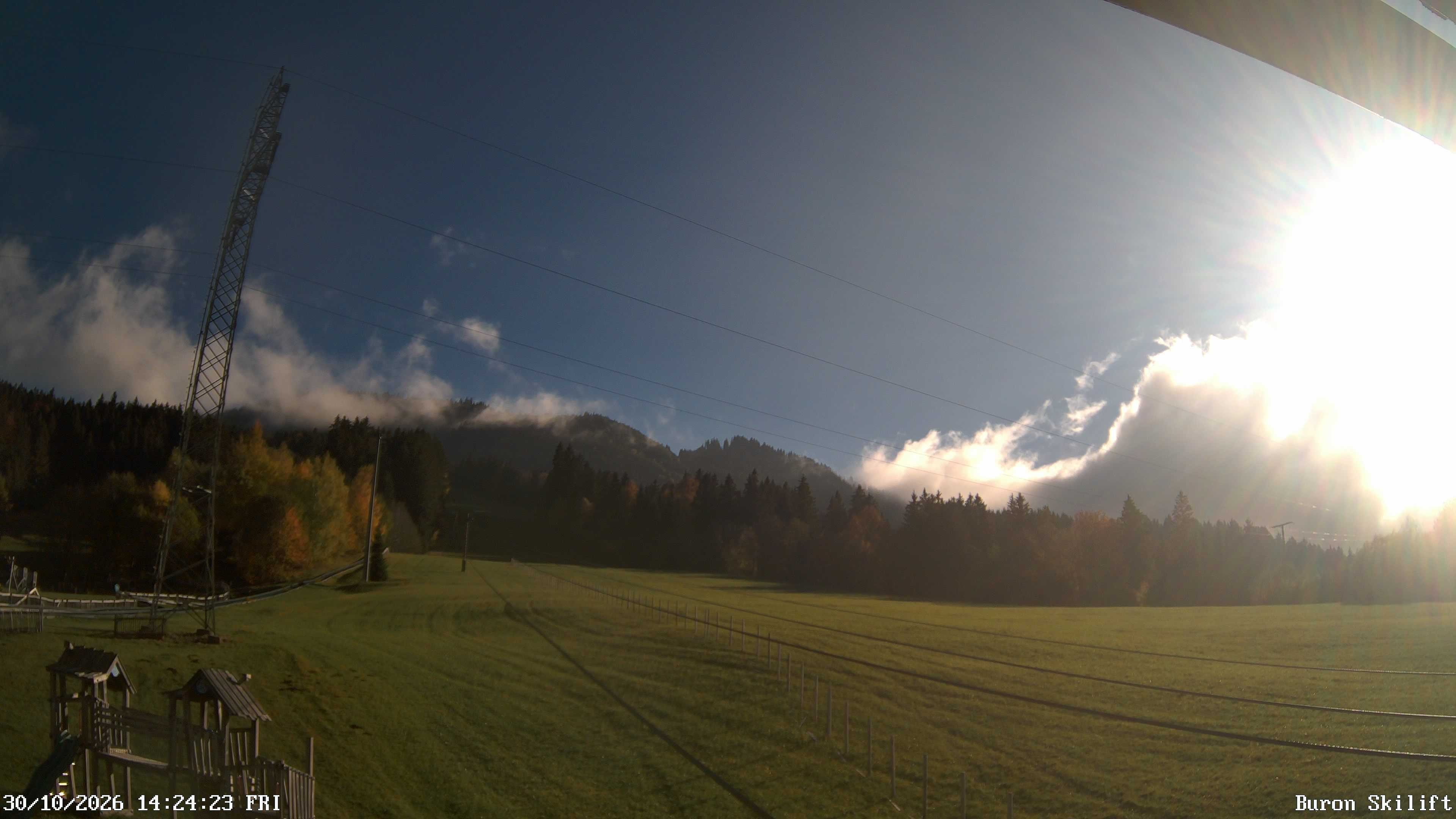 Archiv Foto Webcam Blick von der Talstation des Schlepplifts Buron auf den Lift und die Piste