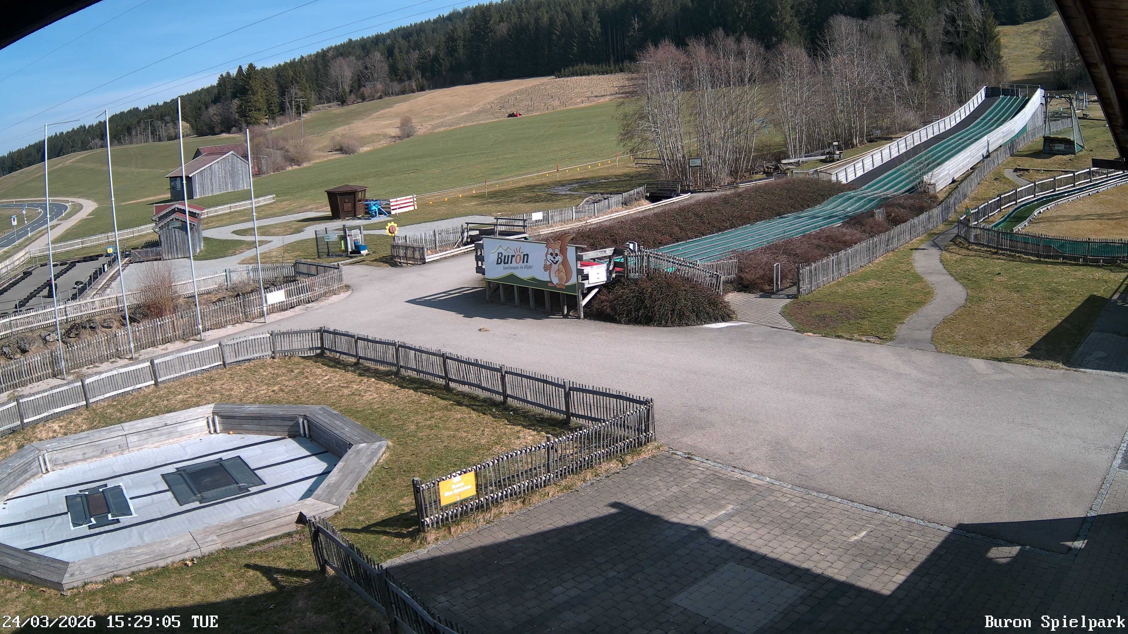 Archived image Webcam with the view of the Alpine restaurant Buron Stadl