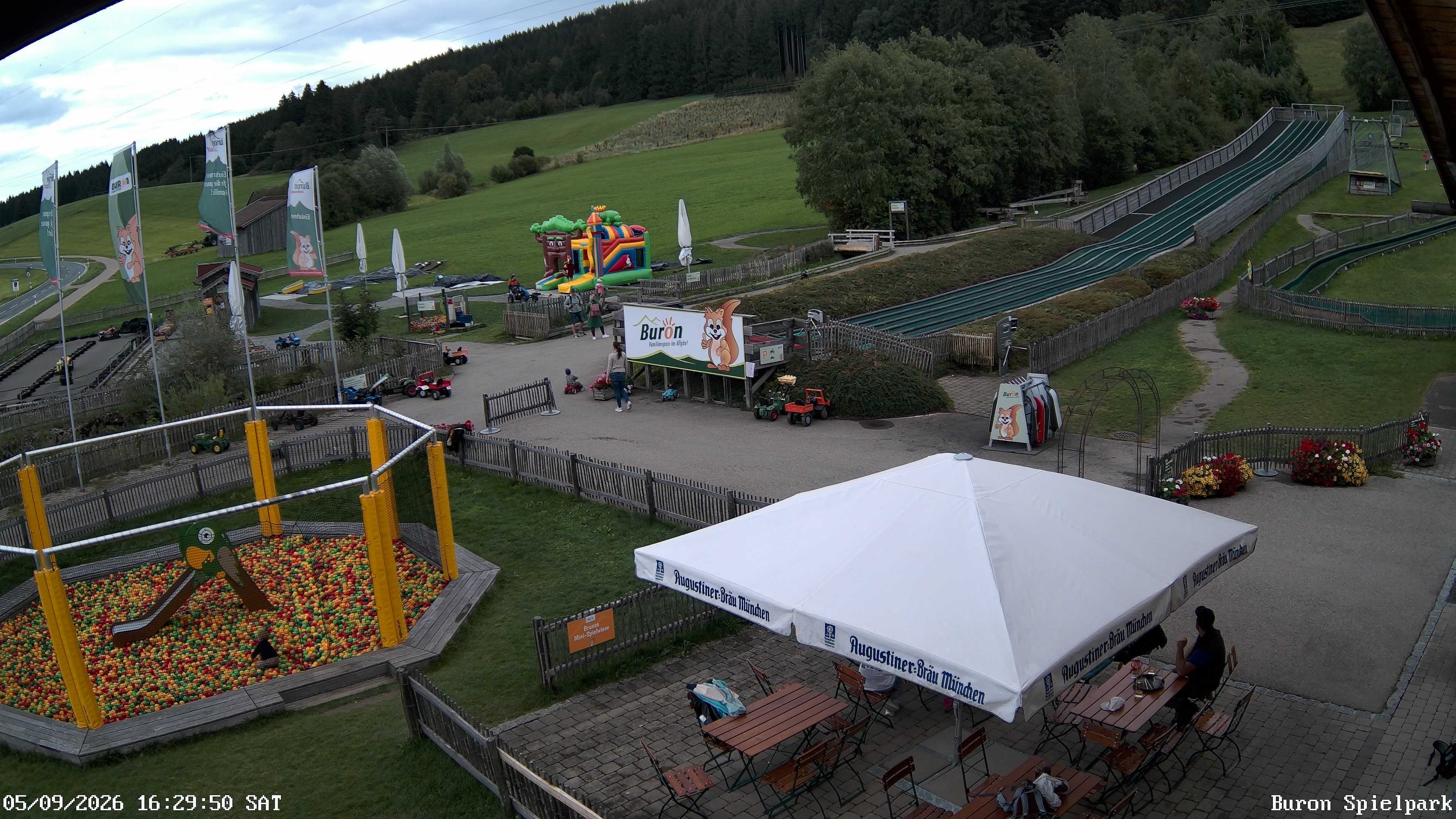 Archived image Webcam with the view of the Alpine restaurant Buron Stadl