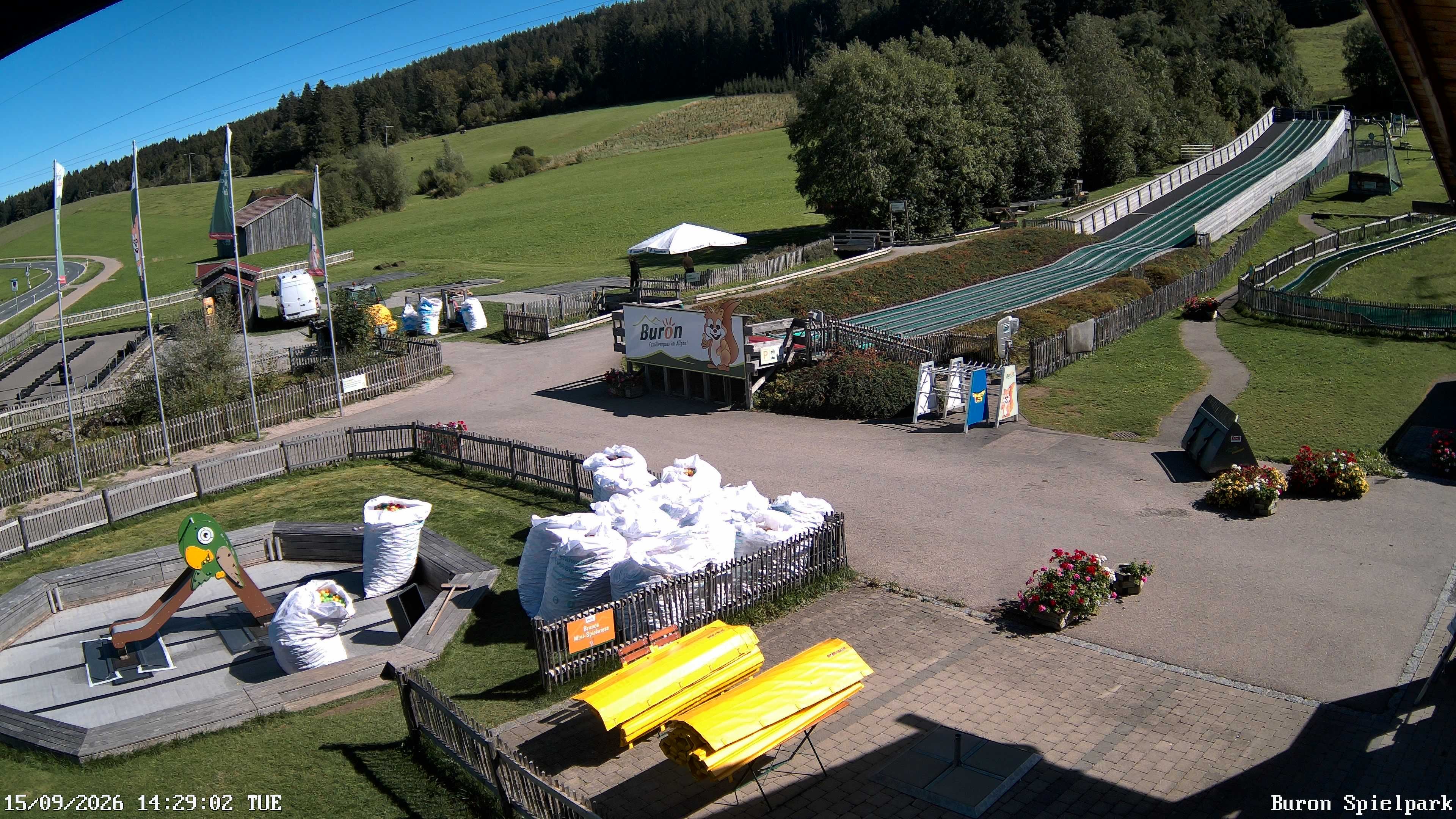 Archived image Webcam with the view of the Alpine restaurant Buron Stadl