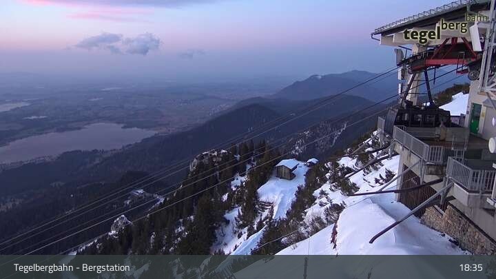 Archived image Webcam Distant view of the mountain station Tegelberg