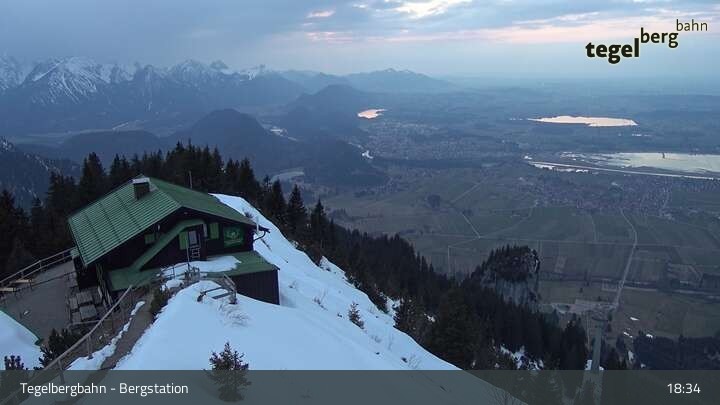 Archived image Webcam Distant view of the mountain station Tegelberg