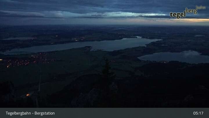 Archived image Webcam Distant view of the mountain station Tegelberg