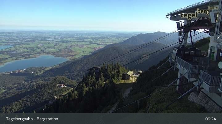Archived image Webcam Distant view of the mountain station Tegelberg