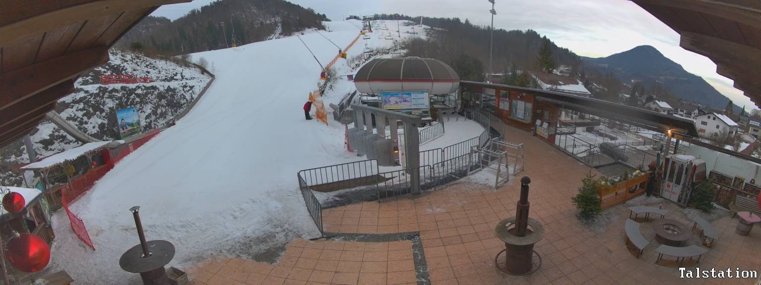 Archived image Webcam Oberaudorf Hocheck ski resort: base station