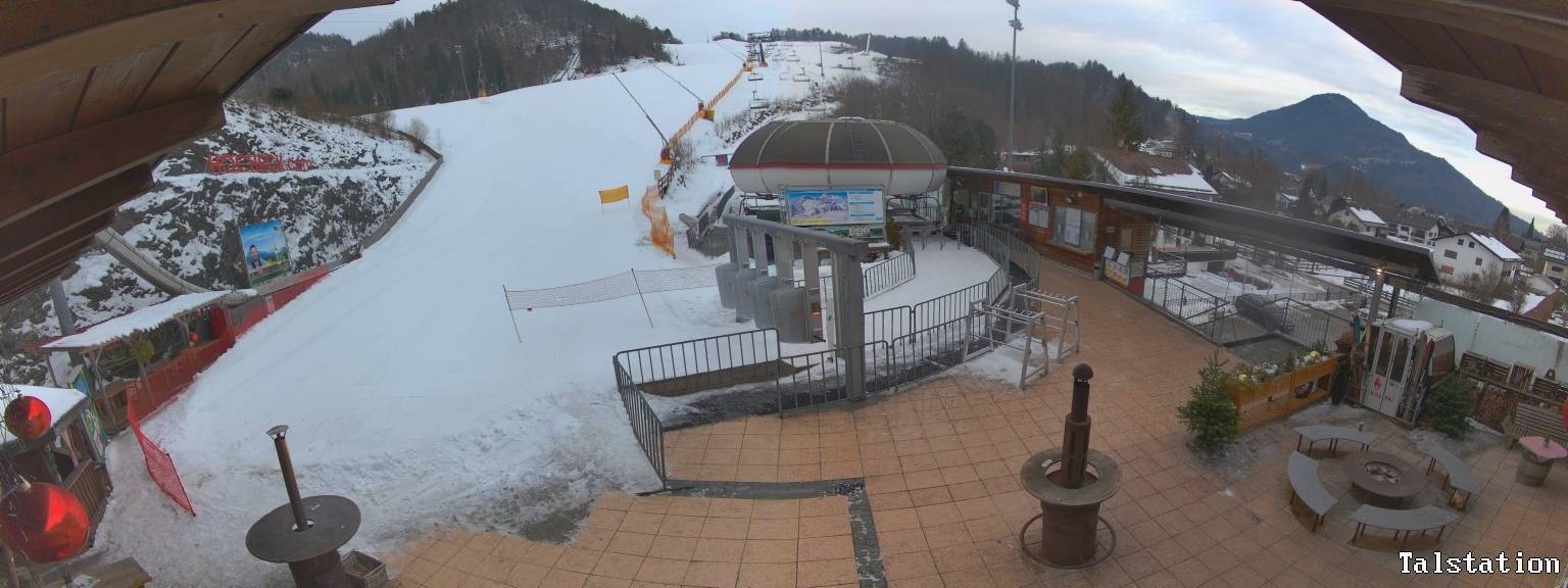 Archived image Webcam Oberaudorf Hocheck ski resort: base station