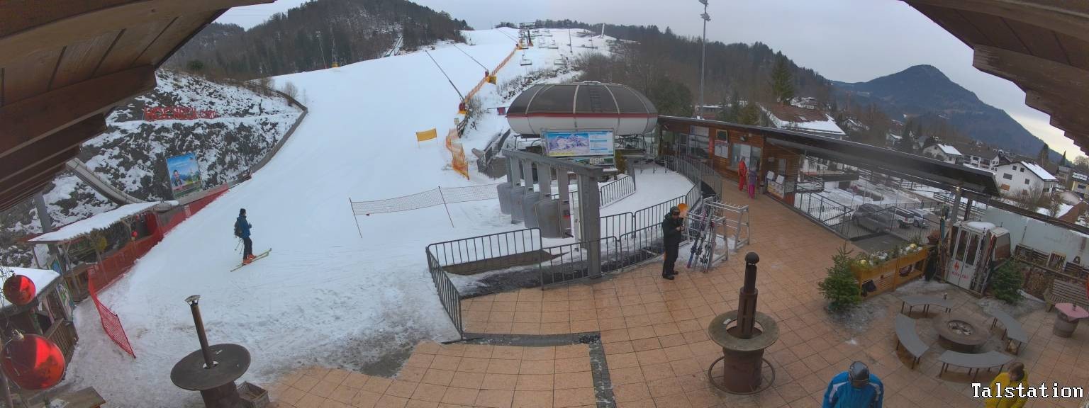 Archived image Webcam Oberaudorf Hocheck ski resort: base station