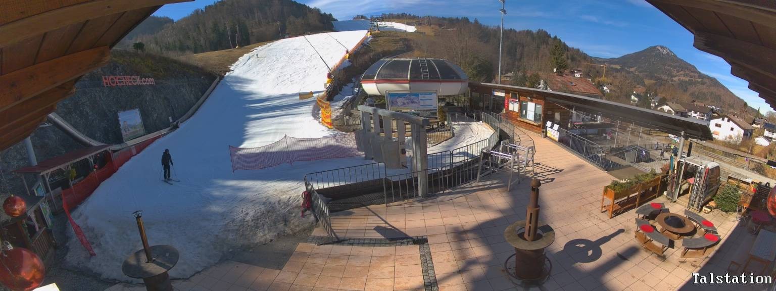 Archived image Webcam Oberaudorf Hocheck ski resort: base station
