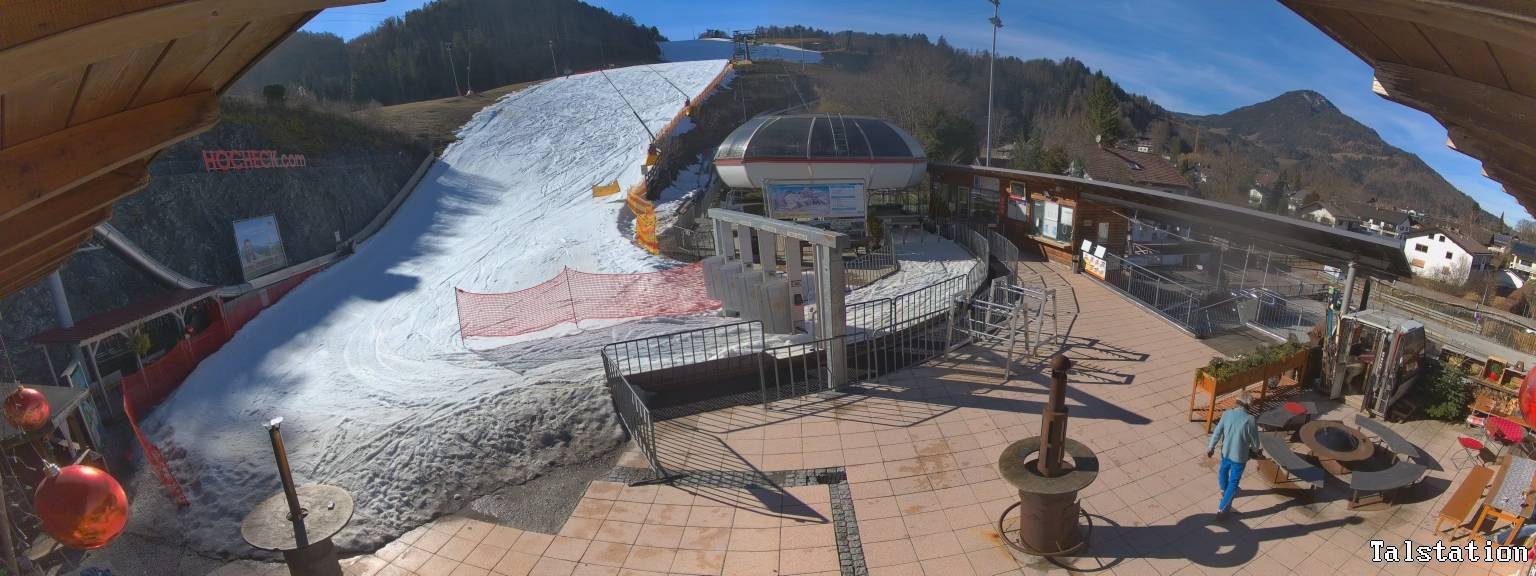 Archived image Webcam Oberaudorf Hocheck ski resort: base station