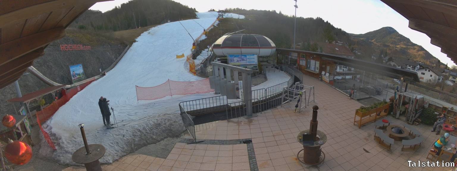 Archived image Webcam Oberaudorf Hocheck ski resort: base station