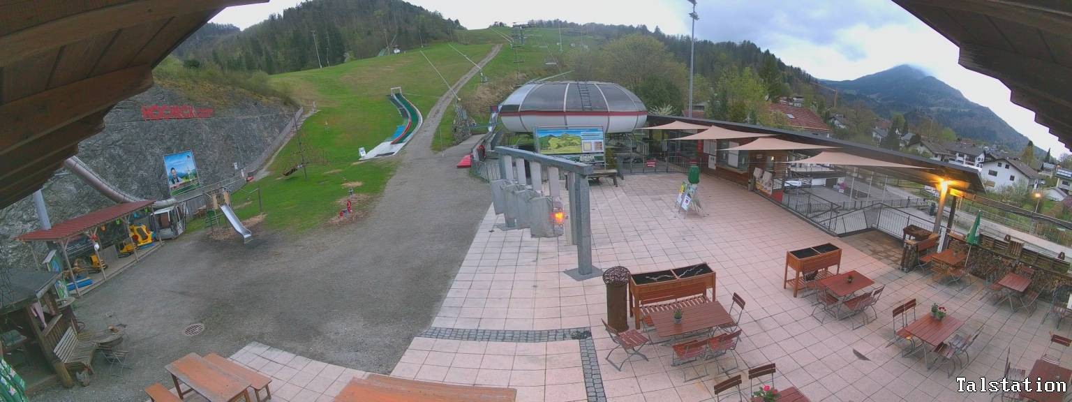 Archived image Webcam Oberaudorf Hocheck ski resort: base station
