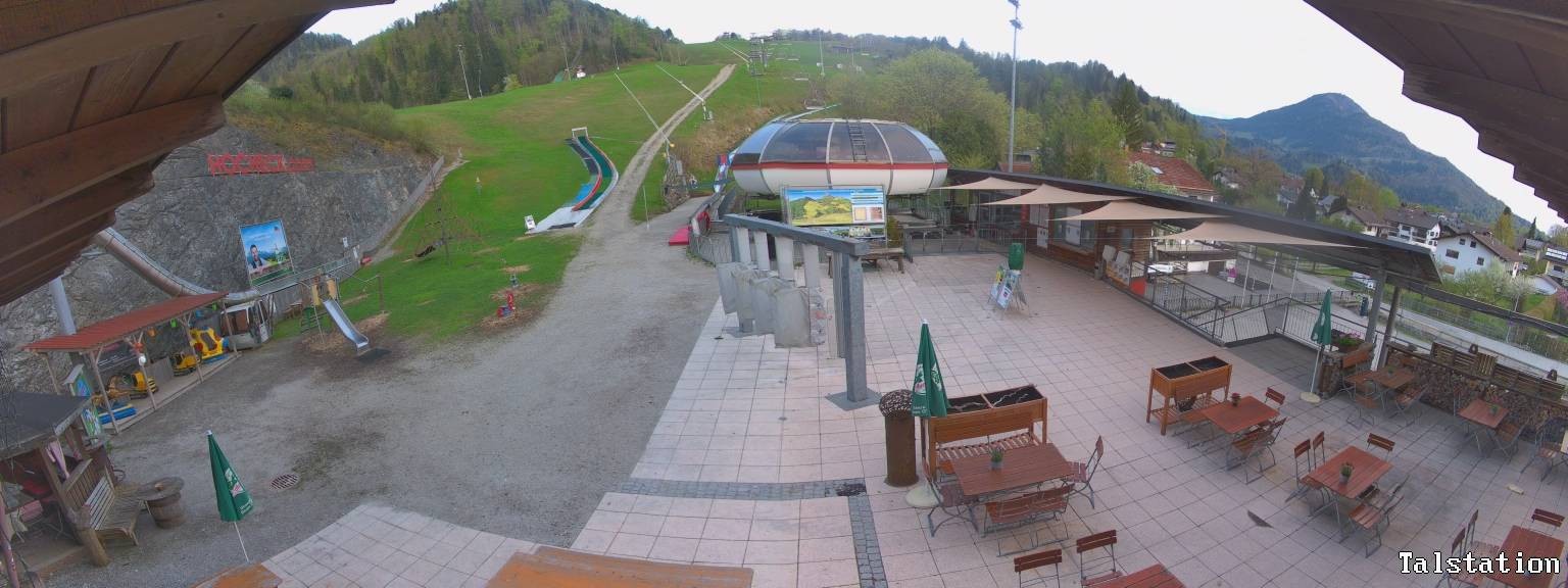 Archived image Webcam Oberaudorf Hocheck ski resort: base station