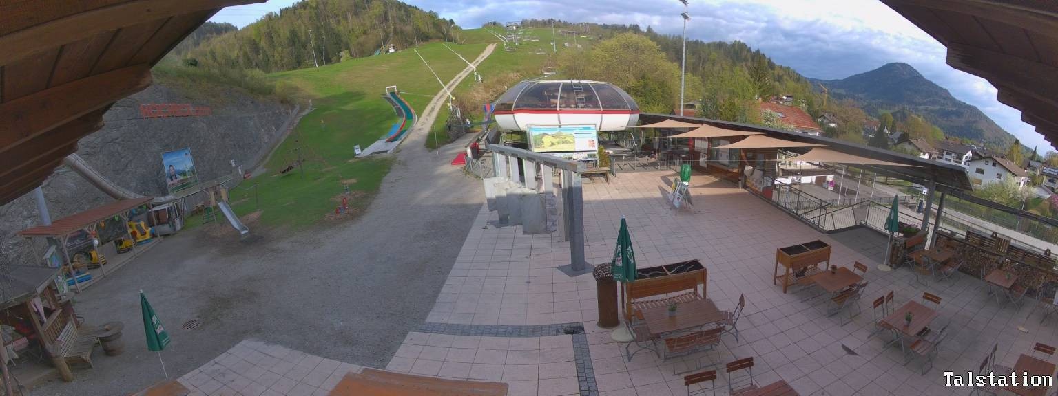 Archived image Webcam Oberaudorf Hocheck ski resort: base station