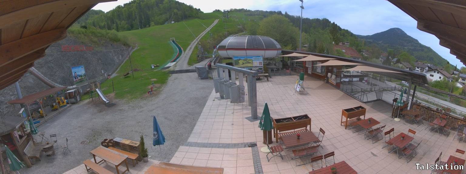 Archived image Webcam Oberaudorf Hocheck ski resort: base station