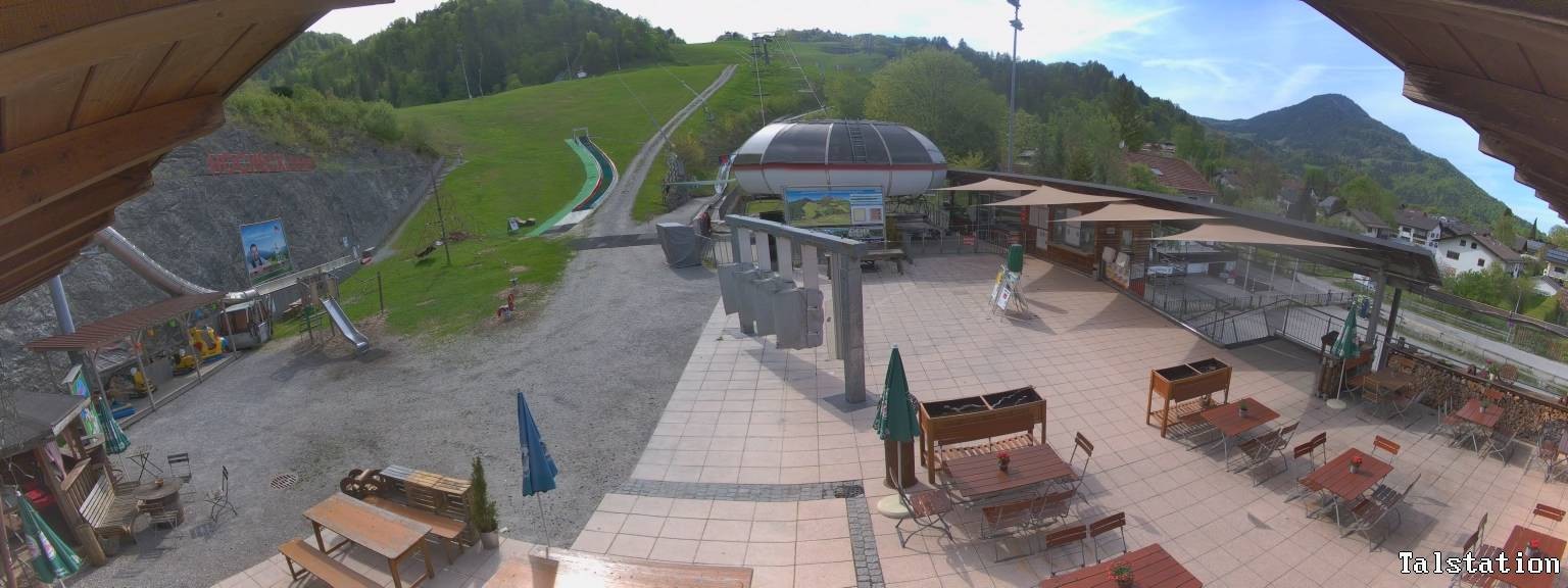 Archived image Webcam Oberaudorf Hocheck ski resort: base station