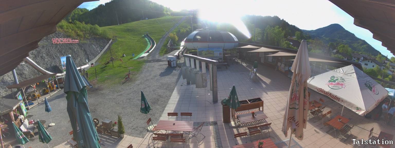 Archived image Webcam Oberaudorf Hocheck ski resort: base station