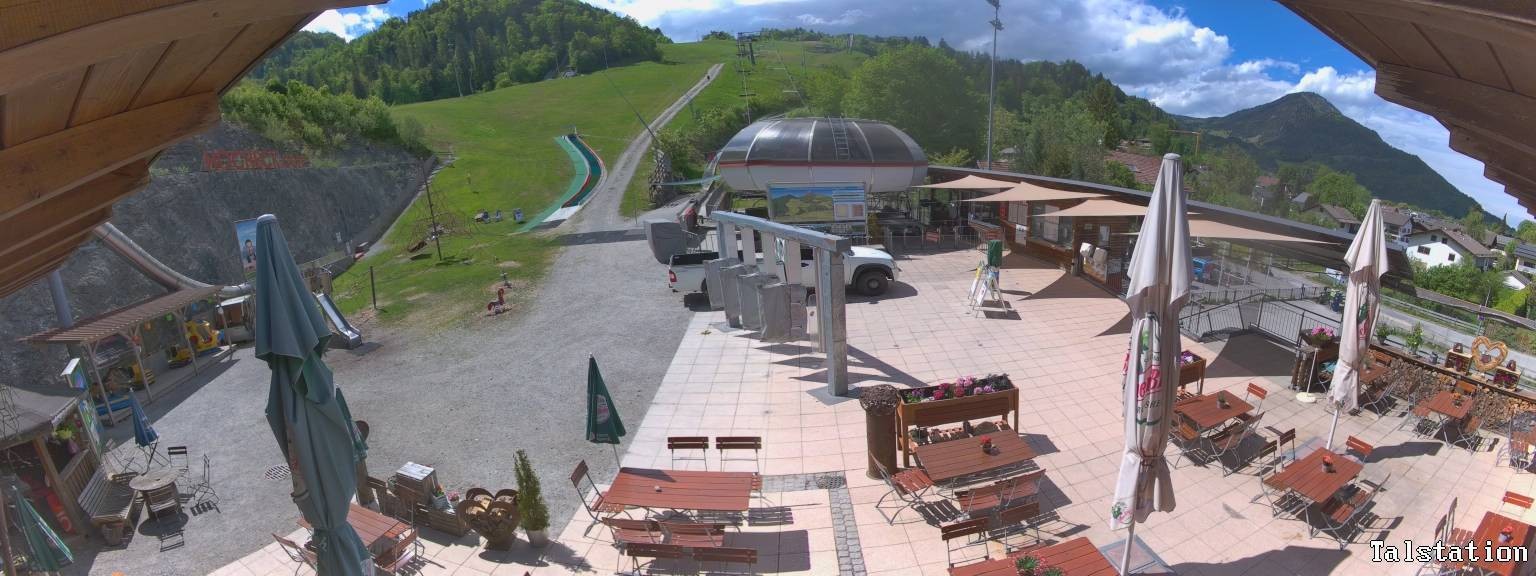 Archived image Webcam Oberaudorf Hocheck ski resort: base station