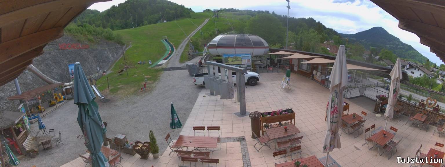 Archived image Webcam Oberaudorf Hocheck ski resort: base station