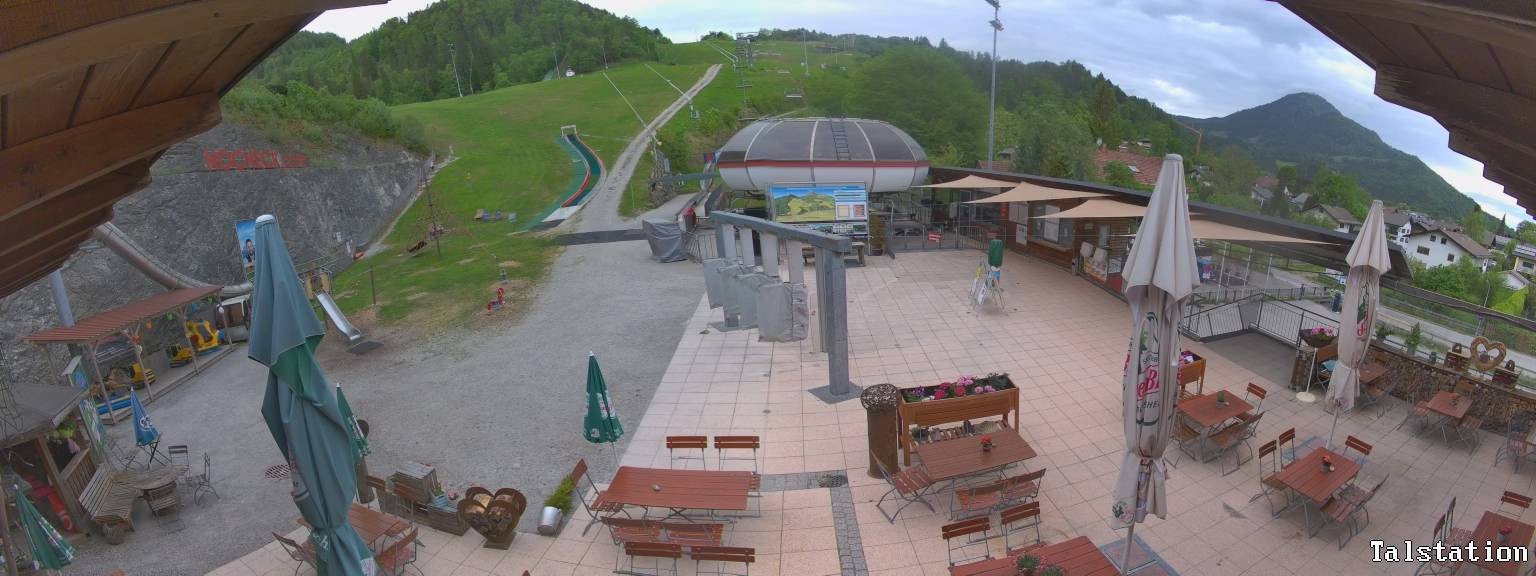 Archived image Webcam Oberaudorf Hocheck ski resort: base station