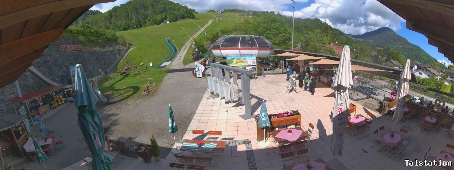 Archived image Webcam Oberaudorf Hocheck ski resort: base station