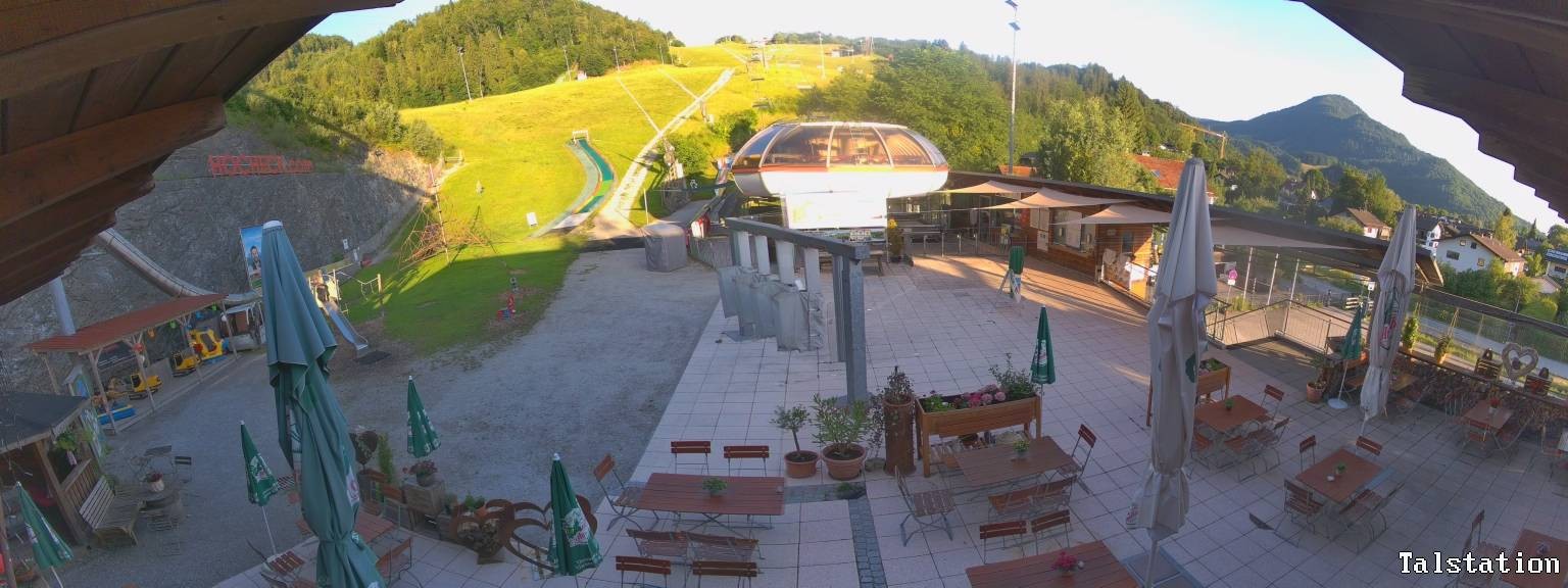 Archived image Webcam Oberaudorf Hocheck ski resort: base station