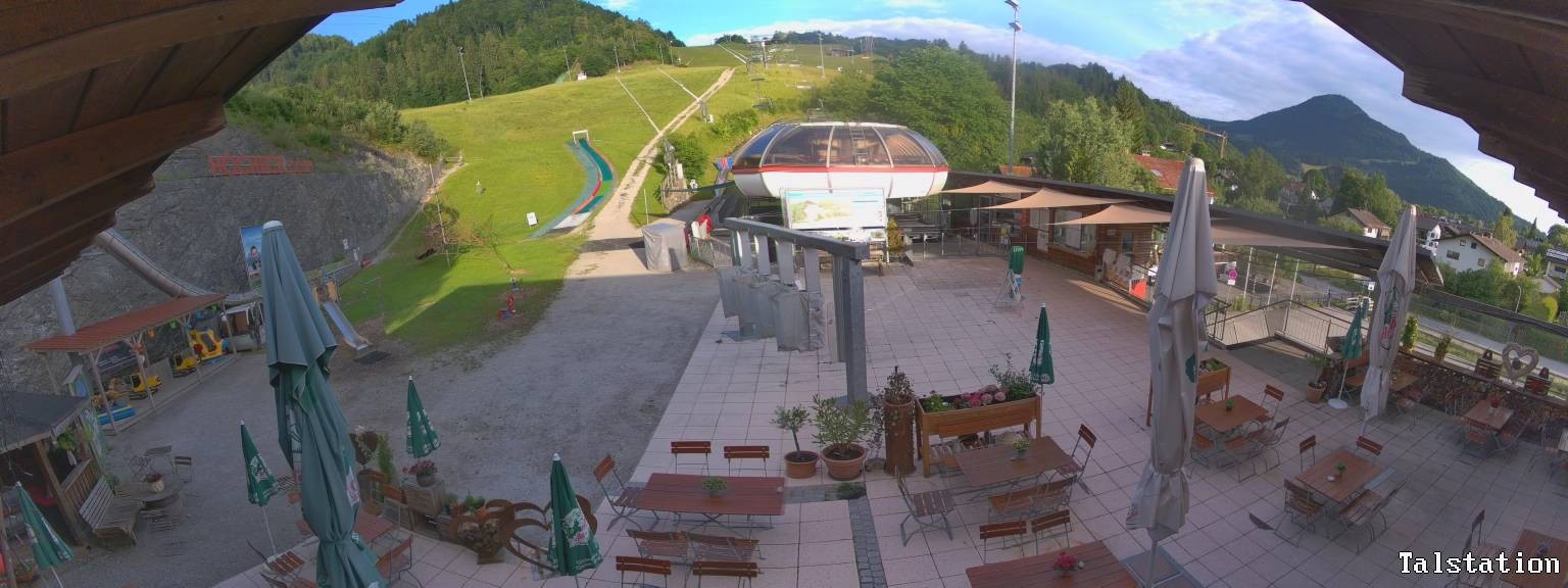 Archived image Webcam Oberaudorf Hocheck ski resort: base station