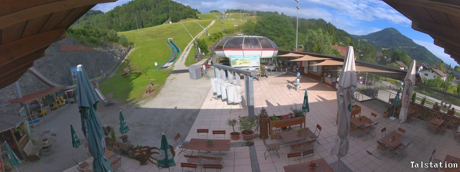 Archived image Webcam Oberaudorf Hocheck ski resort: base station