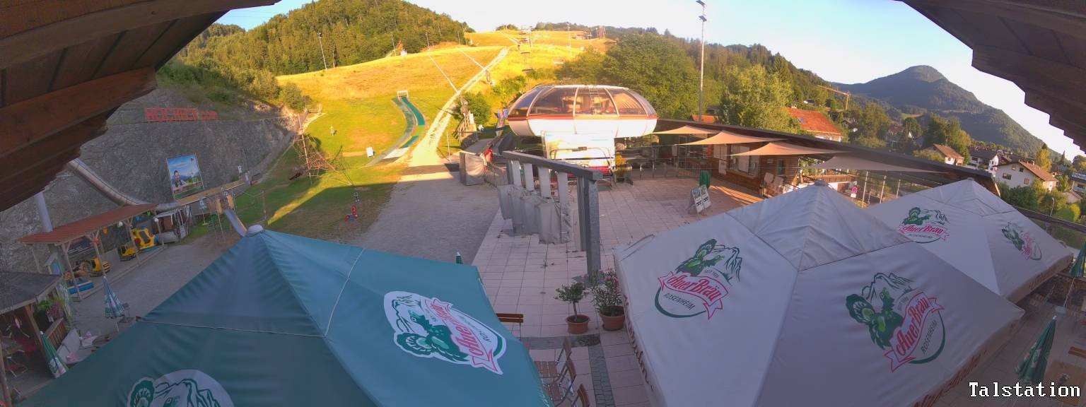 Archived image Webcam Oberaudorf Hocheck ski resort: base station