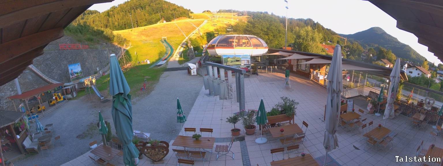 Archived image Webcam Oberaudorf Hocheck ski resort: base station
