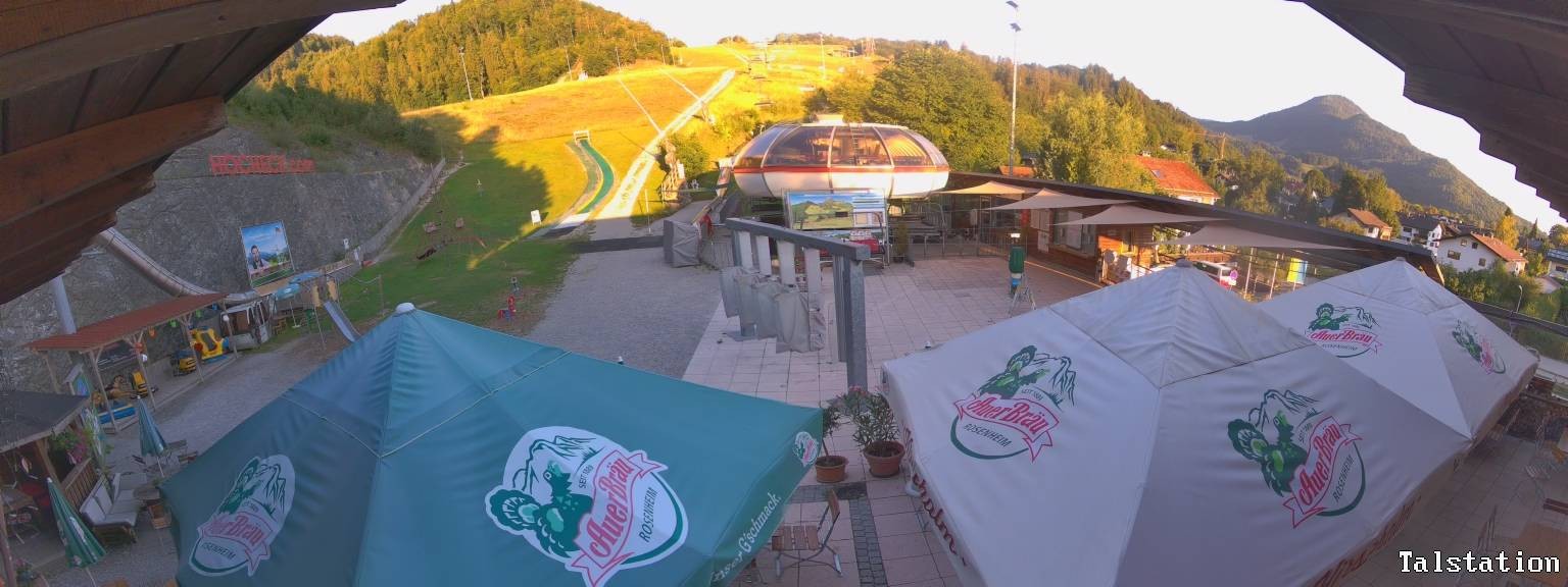 Archived image Webcam Oberaudorf Hocheck ski resort: base station