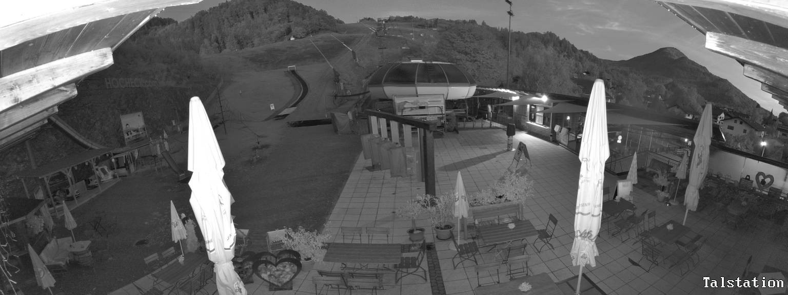 Archived image Webcam Oberaudorf Hocheck ski resort: base station