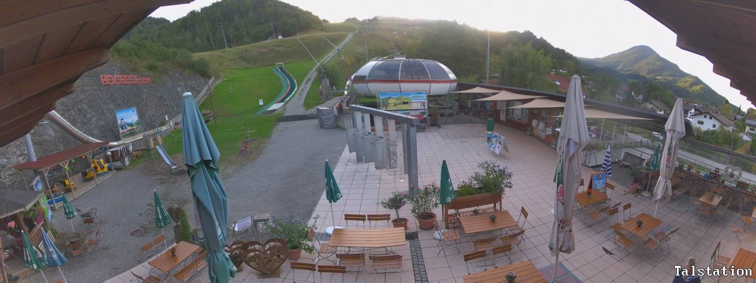 Archived image Webcam Oberaudorf Hocheck ski resort: base station