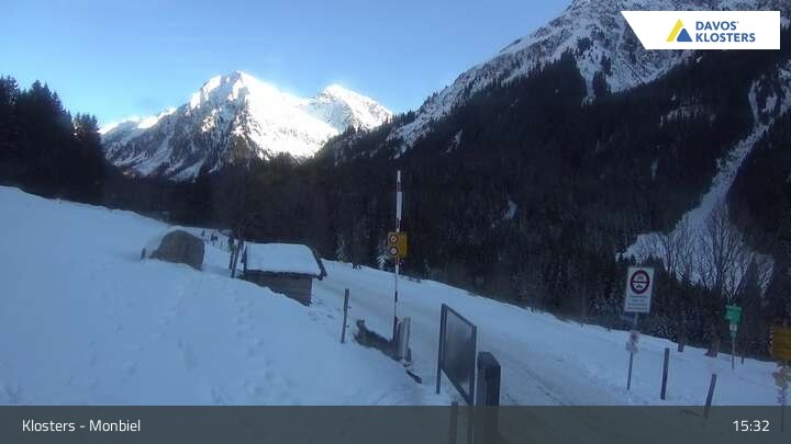 Archiv Foto Webcam Monbiel Parkplatz (Klosters)