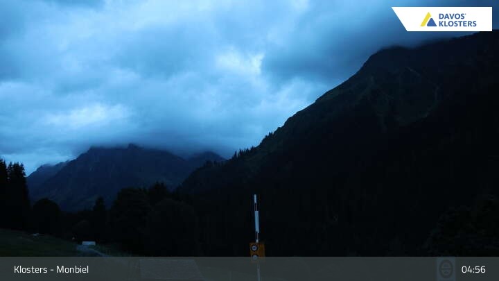 Archiv Foto Webcam Monbiel Parkplatz (Klosters)